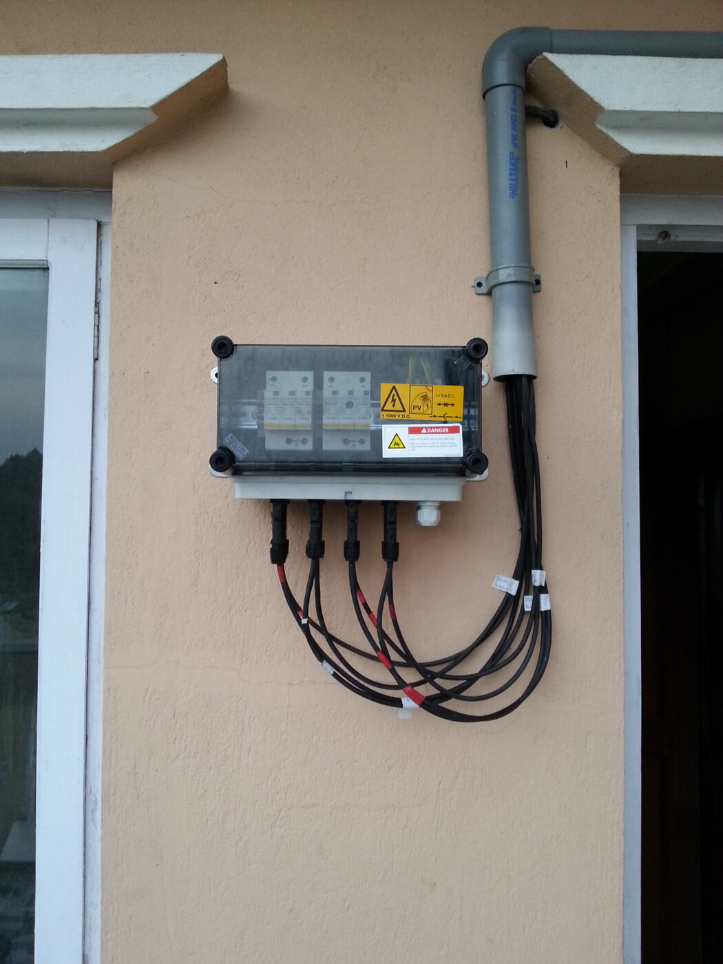 PV combiner box wiring