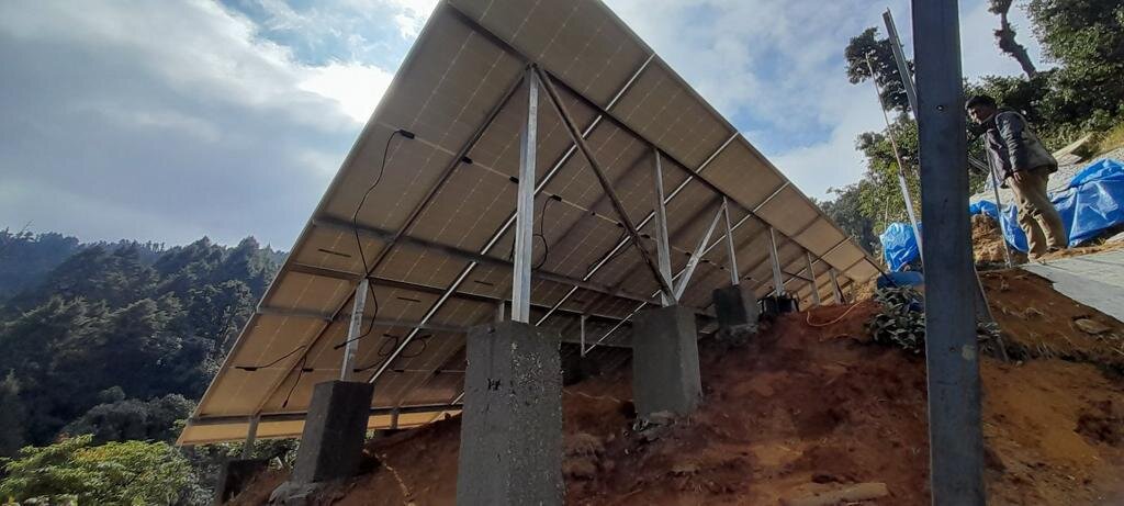 Solar array mounting structure for the Vitty pump system